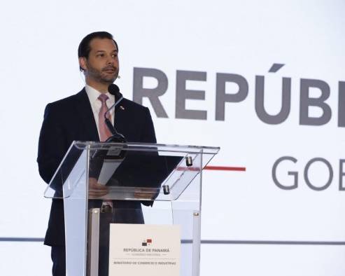 Ministro de Comercio e Industrias, Ramón Martínez. Ministro de Comercio e Industrias, Ramón Martínez.