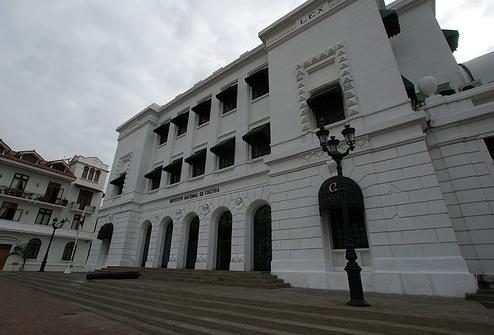 El Instituto Nacional de Cultura se convirtió en Ministerio de Cultura hace poco más de un año. Hoy, el edificio que lo albergó está siendo desocupado para dar paso a una restauración que lo convertirá en el Museo Nacional de Historia. El Instituto Nacional de Cultura se convirtió en Ministerio de Cultura hace poco más de un año. Hoy, el edificio que lo albergó está siendo desocupado para dar paso a una restauración que lo convertirá en el Museo Nacional de Historia.