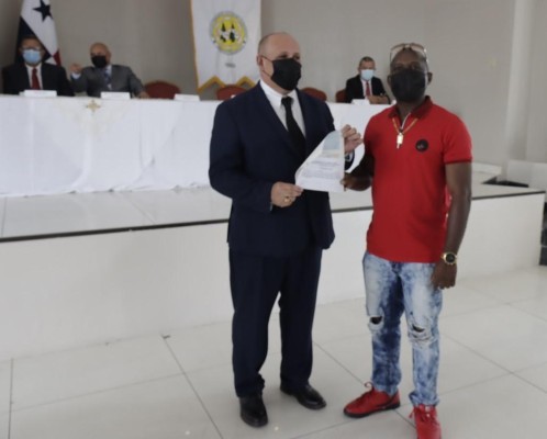Asociados de Coacecss reciben el pago de sus aportaciones. Asociados de Coacecss reciben el pago de sus aportaciones.