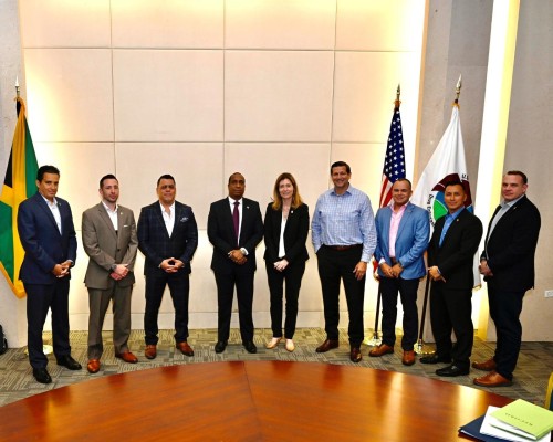 En la reunión entre Caraballo y la administradora de la DEA también participaron otros funcionarios que trabajan en la lucha contra el narcotráfico. En la reunión entre Caraballo y la administradora de la DEA también participaron otros funcionarios que trabajan en la lucha contra el narcotráfico.