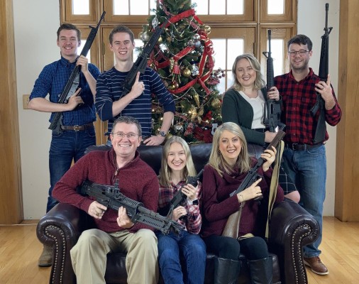Thomas Massie junto a su familia. Thomas Massie junto a su familia.