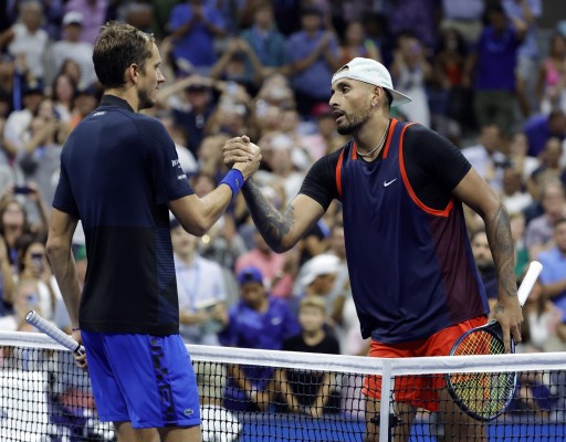 Daniil Medvedev de Rusia saluda a Nick Kyrgios de Australia, durante el Abierto de Estados Unidos Daniil Medvedev de Rusia saluda a Nick Kyrgios de Australia, durante el Abierto de Estados Unidos