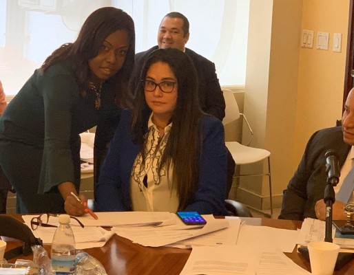 Kayra Harding, diputada del PRD, junto a la diputada Zulay Rodríguez. Kayra Harding, diputada del PRD, junto a la diputada Zulay Rodríguez.