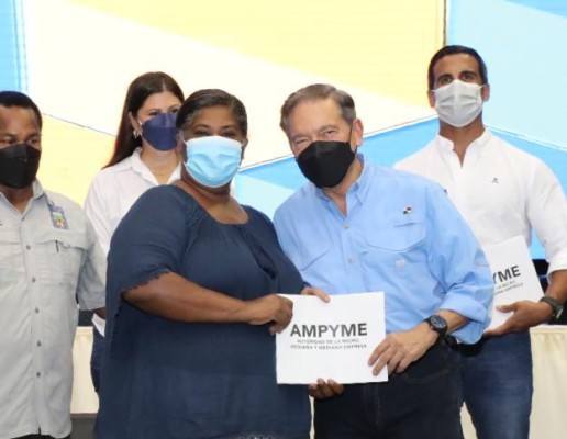 El presidente de la República, Laurentino Cortizo Cohen hizo entrega de certificados de capital semilla. El presidente de la República, Laurentino Cortizo Cohen hizo entrega de certificados de capital semilla.