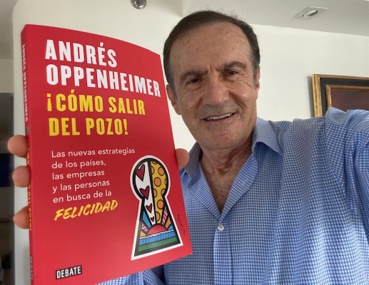 Andrés Oppenheimer mientras posa con un ejemplar de '¡Cómo salir del pozo!' Andrés Oppenheimer mientras posa con un ejemplar de '¡Cómo salir del pozo!'