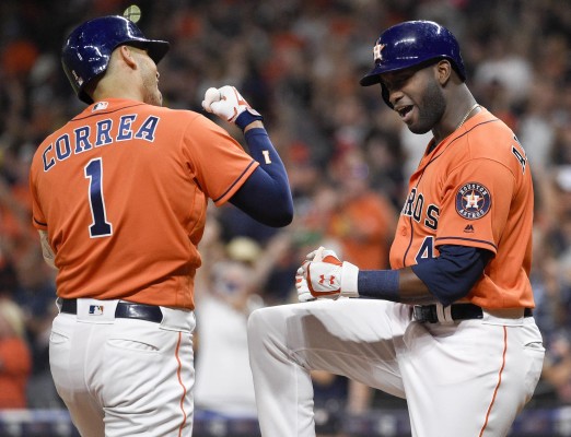 Carlos Correa (1) de los Astros de Houston festeja su jonrón junto a Yordan Álvarez en el juego ante los Angelinos de Los Ángeles(AP Foto/Eric Christian Smith) Carlos Correa (1) de los Astros de Houston festeja su jonrón junto a Yordan Álvarez en el juego ante los Angelinos de Los Ángeles(AP Foto/Eric Christian Smith)