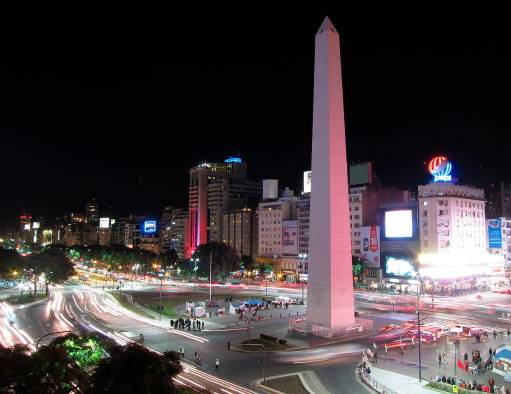 El Obelisco, en Buenos Aires, Argentina, es uno de los lugares más conocidos y concurridos por los turistas. El Obelisco, en Buenos Aires, Argentina, es uno de los lugares más conocidos y concurridos por los turistas.