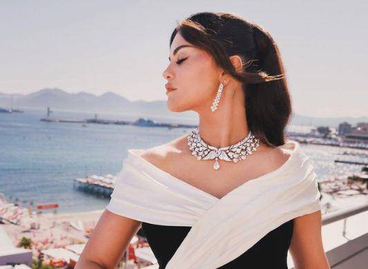 La cantante Selena Gómez se ha comprometido con el productor Benny Blanco La cantante Selena Gómez se ha comprometido con el productor Benny Blanco