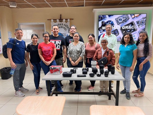 La Facultad agradeció la participación de los estudiantes en el seminario. La Facultad agradeció la participación de los estudiantes en el seminario.