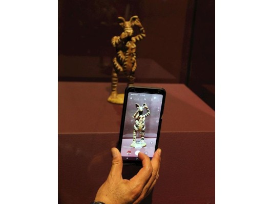Vista general de una escultura en la exposición Xolos, compañeros de viaje, este miércoles en el Museo del Carmen, en Ciudad de México (México). Vista general de una escultura en la exposición Xolos, compañeros de viaje, este miércoles en el Museo del Carmen, en Ciudad de México (México).