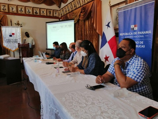 El acto acto público de licitación para la construcción, rehabilitación y financiamiento de las calles de Penonomé se efectuó en la Gobernación de Coclé. El acto acto público de licitación para la construcción, rehabilitación y financiamiento de las calles de Penonomé se efectuó en la Gobernación de Coclé.