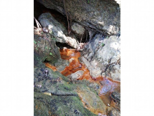 Pozos de aguas termales en Chitra. Pozos de aguas termales en Chitra.
