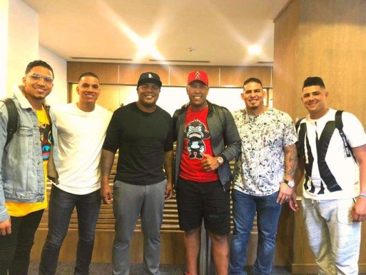 Ehire Adrianza, Andruw Jones, Salvador Pérez, Wilson Ramos, Andrés Machado y Johan Camargo arribaron al Aeropuerto Internacional de Tocumen este viernes 10 de enero. Ehire Adrianza, Andruw Jones, Salvador Pérez, Wilson Ramos, Andrés Machado y Johan Camargo arribaron al Aeropuerto Internacional de Tocumen este viernes 10 de enero.