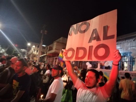 Piden justicia para Estrella y gritan no al odio. Piden justicia para Estrella y gritan no al odio.