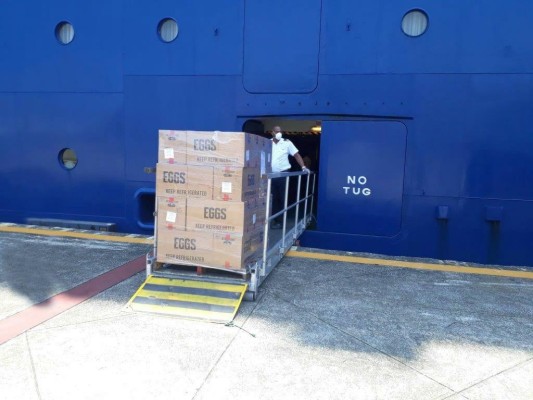 Alimentos donados a la gobernación de Colón por la compañía de cruceros. Alimentos donados a la gobernación de Colón por la compañía de cruceros.