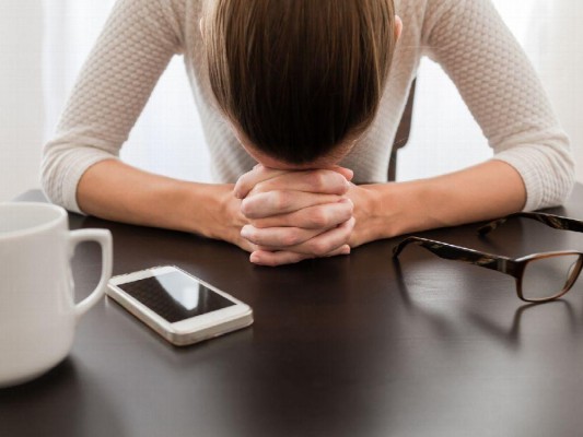 Si hay dolor de cabeza y trastornos musculares, entonces hay un problema mayor y es necesario que el trabajador acuda a asistencia médica Si hay dolor de cabeza y trastornos musculares, entonces hay un problema mayor y es necesario que el trabajador acuda a asistencia médica