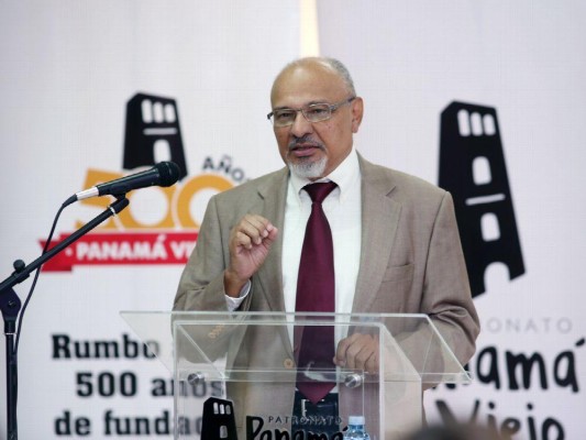 El filósofo, critico de las artes y escritor panameño, Pedro Luis Prado El filósofo, critico de las artes y escritor panameño, Pedro Luis Prado