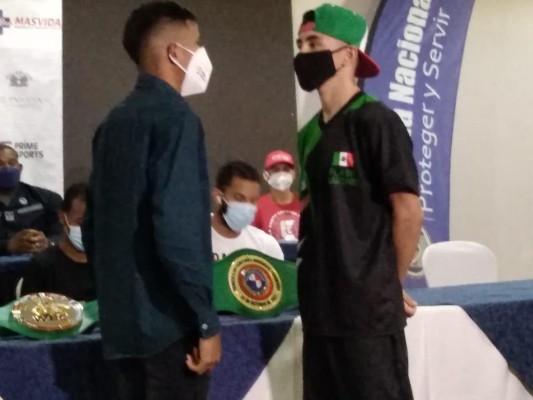 Félix ‘Chinito’ Moreno, de Panamá (i), peleará en el pleito coestelar ante el mexicano Alejandro ‘Canito’ Espinoza. Félix ‘Chinito’ Moreno, de Panamá (i), peleará en el pleito coestelar ante el mexicano Alejandro ‘Canito’ Espinoza.