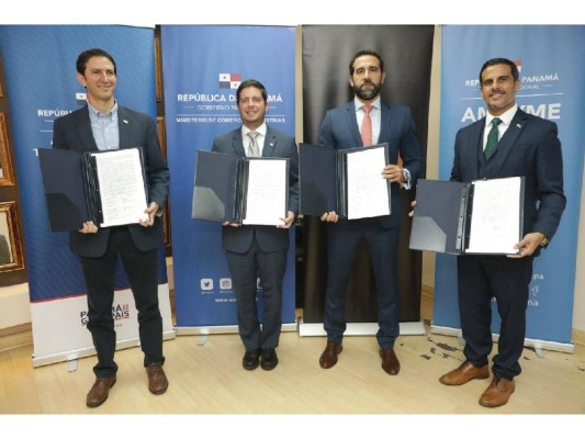 Este acuerdo fue firmado por el ministro de Comercio e Industrias, Federico Alfaro Boyd; el director de la Autoridad para la Micro, Pequeña y Mediana Empresa, Óscar Ramos; y el administrador general de la Autoridad de Turismo de Panamá, Iván Eskildsen, así como Germán Rosón, gerente de país de Mastercard. Este acuerdo fue firmado por el ministro de Comercio e Industrias, Federico Alfaro Boyd; el director de la Autoridad para la Micro, Pequeña y Mediana Empresa, Óscar Ramos; y el administrador general de la Autoridad de Turismo de Panamá, Iván Eskildsen, así como Germán Rosón, gerente de país de Mastercard.