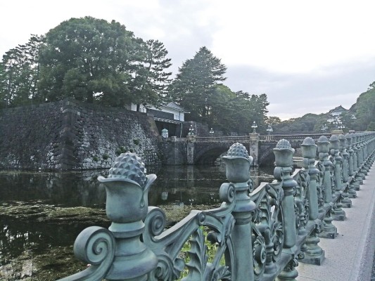 El Palacio Imperial de Tokio es la residencia de la familia imperial japonesa. El Palacio Imperial de Tokio es la residencia de la familia imperial japonesa.