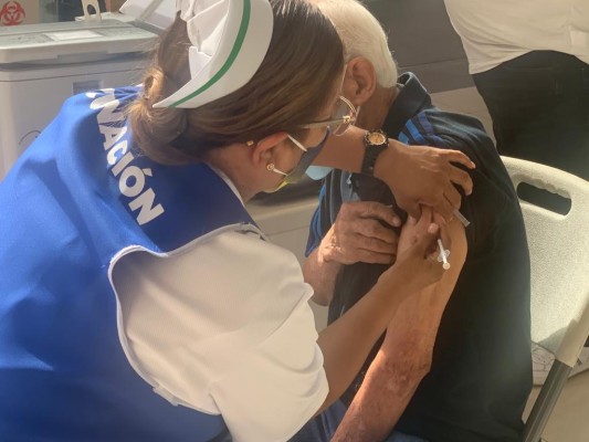 Las autoridades de salud reiteran a la población que la vacunación oportuna disminuye los riesgos de contrar ka influenza. Las autoridades de salud reiteran a la población que la vacunación oportuna disminuye los riesgos de contrar ka influenza.