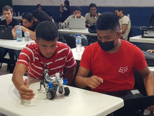 La demanda de futuros profesionales en el campo de la programación, la computación y la ciencia diversificada es un gran reto. La demanda de futuros profesionales en el campo de la programación, la computación y la ciencia diversificada es un gran reto.