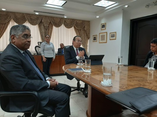 Secretario general de la SBP, Gustavo Villa y el Superintendente Bancario, Amauri Castillo Secretario general de la SBP, Gustavo Villa y el Superintendente Bancario, Amauri Castillo