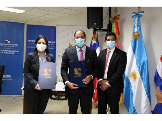 Credicorp Bank firma acuerdo con el Estado para procesar cobros en línea a través de la Ventanilla Única Marítima de Panamá Credicorp Bank firma acuerdo con el Estado para procesar cobros en línea a través de la Ventanilla Única Marítima de Panamá