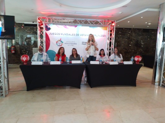 En la conferencia estuvo presenta la ministra de Educación Maruja Gorday de Villalobos. En la conferencia estuvo presenta la ministra de Educación Maruja Gorday de Villalobos.