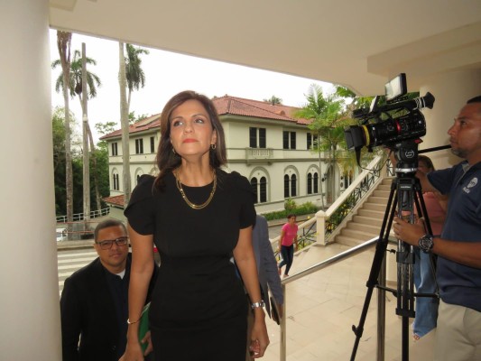 De acuerdo con Rosas, Vargas ha omitido responderle con la formalidad requerida sobre la petición de la bancada. De acuerdo con Rosas, Vargas ha omitido responderle con la formalidad requerida sobre la petición de la bancada.