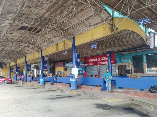 La terminal de transporte de Changuinola se encuentra desolada a esta hora. La terminal de transporte de Changuinola se encuentra desolada a esta hora.