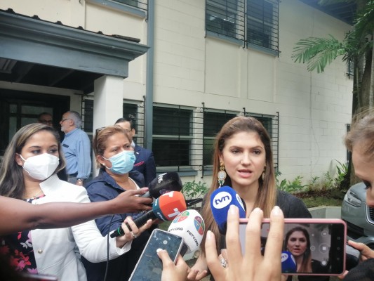 La canciller de Panamá, Erika Mouynes, a su llegada a la cortesía de sala del Conep. La canciller de Panamá, Erika Mouynes, a su llegada a la cortesía de sala del Conep.