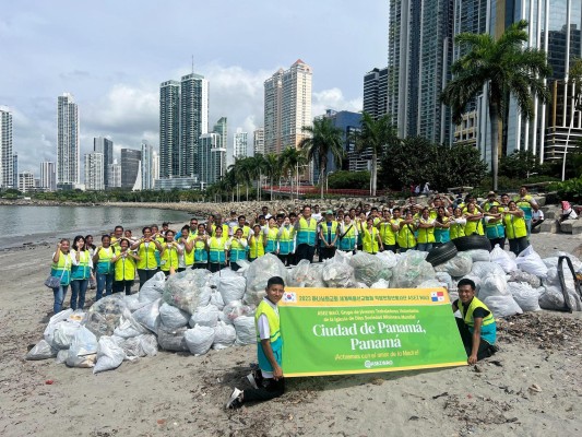 Grupo de voluntarios internacionales ASEZ WAO en la Cinta Costera I. Grupo de voluntarios internacionales ASEZ WAO en la Cinta Costera I.