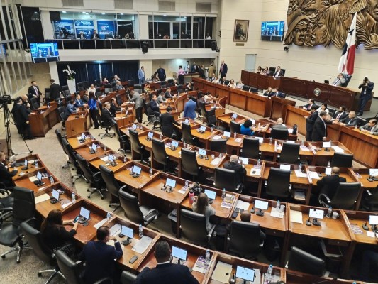 La sesión comenzó pasadas las 10:30 a.m. La sesión comenzó pasadas las 10:30 a.m.