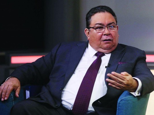 El abogado Francisco Carreira comunicó que el próximo 1 de junio inscribirá su candidatura presidencial ante el Tribunal Electoral, y seguidamente renunciará al fuero electoral. El abogado Francisco Carreira comunicó que el próximo 1 de junio inscribirá su candidatura presidencial ante el Tribunal Electoral, y seguidamente renunciará al fuero electoral.