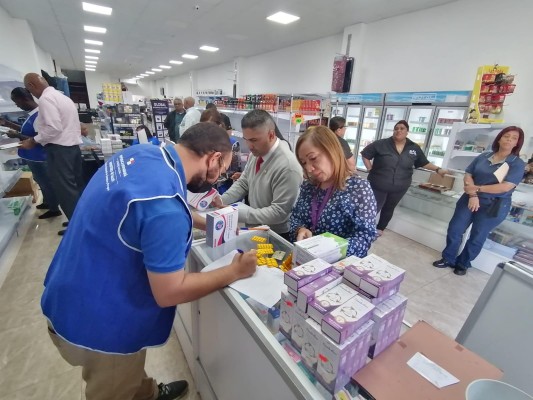 La empresa no estaba autorizada para ofrecer los fármacos al detal sino al por mayor. La empresa no estaba autorizada para ofrecer los fármacos al detal sino al por mayor.