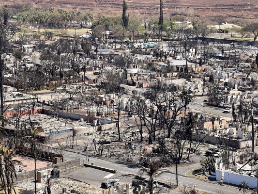 Edificios afectados por el fuego en el puerto de Lahaina, en Hawái. Edificios afectados por el fuego en el puerto de Lahaina, en Hawái.