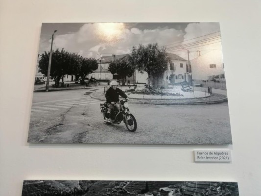 Esta exposición muestra 35 fotografías de diferentes dimensiones, donde revela un Portugal contemporáneo Esta exposición muestra 35 fotografías de diferentes dimensiones, donde revela un Portugal contemporáneo