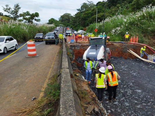 Los cuatro carriles de la vía Panamericana estará habilitada hasta las 9:00 p.m. para luego reparar la tubería. Los cuatro carriles de la vía Panamericana estará habilitada hasta las 9:00 p.m. para luego reparar la tubería.