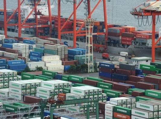 El conjunto de los servicios de transporte, almacenamiento y comunicaciones registró un buen comportamiento, debido al movimiento comercial en la Zona Libre de Colón, el movimiento del sistema de contenedores TEU y las telecomunicaciones. El conjunto de los servicios de transporte, almacenamiento y comunicaciones registró un buen comportamiento, debido al movimiento comercial en la Zona Libre de Colón, el movimiento del sistema de contenedores TEU y las telecomunicaciones.