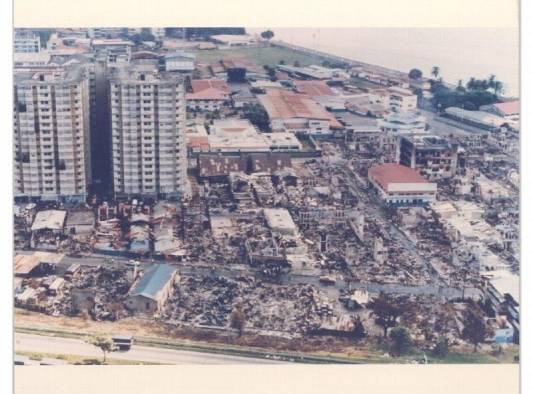 Vista del barrio de El Chorrillo tras la intervención estadounidense en 1989. Vista del barrio de El Chorrillo tras la intervención estadounidense en 1989.
