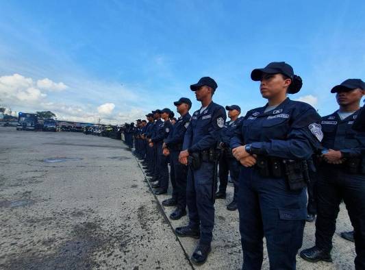 Unidades policiales listas para comenzar el operativo de fiestas patrias. Unidades policiales listas para comenzar el operativo de fiestas patrias.