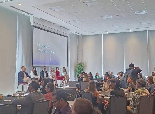 Los expertos durante su presentación del impuesto mínimo global, durante el foro 'Panamá: perspectivas fiscales para el 2023'. Los expertos durante su presentación del impuesto mínimo global, durante el foro 'Panamá: perspectivas fiscales para el 2023'.