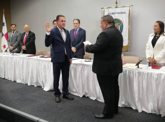 El diputado Tito Rodríguez, fue juramentado por el primer vicepresidente de la Asamblea Nacional, Ricardo Torres. El diputado Tito Rodríguez, fue juramentado por el primer vicepresidente de la Asamblea Nacional, Ricardo Torres.