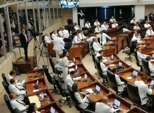 La diputada Rosas fue la encargada de presentar el candidato a diputado presidente de la Asamblea por el partido Cambio Democrático. La diputada Rosas fue la encargada de presentar el candidato a diputado presidente de la Asamblea por el partido Cambio Democrático.