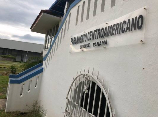 Outten destacó que la sesión extraordinaria de la bancada panameña todavía no ha terminado. Outten destacó que la sesión extraordinaria de la bancada panameña todavía no ha terminado.