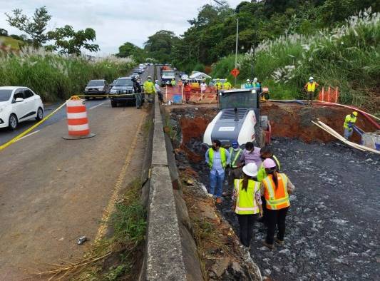 Los cuatro carriles de la vía Panamericana estará habilitada hasta las 9:00 p.m. para luego reparar la tubería. Los cuatro carriles de la vía Panamericana estará habilitada hasta las 9:00 p.m. para luego reparar la tubería.