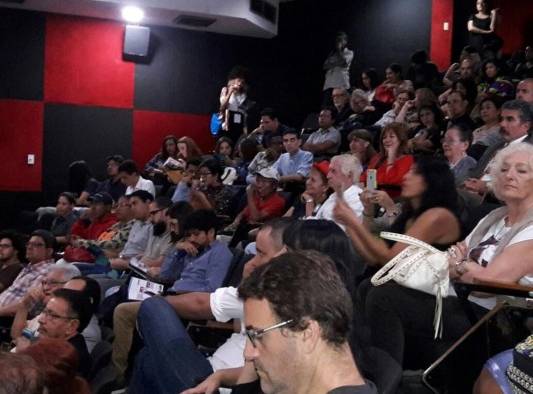 El cine universitario cuenta con 44 años de brindar talento nacional. El cine universitario cuenta con 44 años de brindar talento nacional.