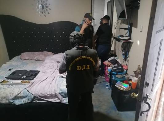 En la operación “Ferrete” se efectuaron cuatro aprehensiones en los nueve diligencias de registro. En la operación “Ferrete” se efectuaron cuatro aprehensiones en los nueve diligencias de registro.