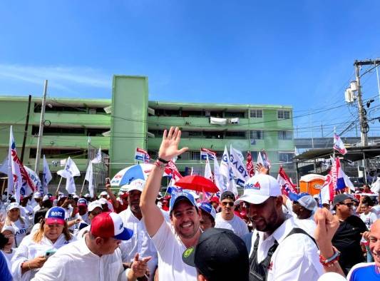 José Gabriel Carrizo Jaén, precandidato presidencial por el Partido Revolucionario Democrático. José Gabriel Carrizo Jaén, precandidato presidencial por el Partido Revolucionario Democrático.